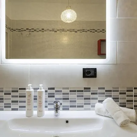 Apartment Red & White In The By Wonderful Italy